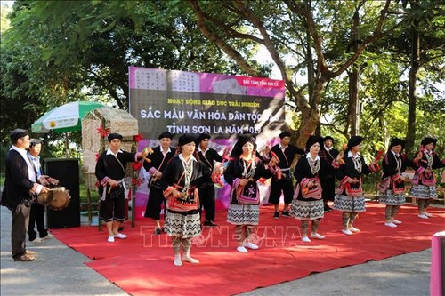 Chương trình trải nghiệm “Sắc màu văn hóa dân tộc Dao” thu hút công chúng - ảnh 1