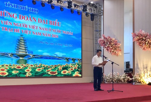 Les jeunes Vietkieu font un pèlerinage au Temple des rois Hùng - ảnh 6