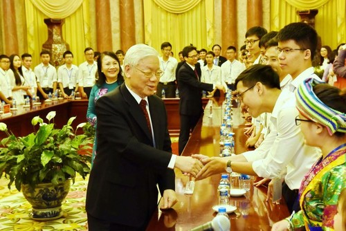 Le secrétaire général Nguyên Phu Trong: Un transmetteur de passion pour la jeune génération - ảnh 2