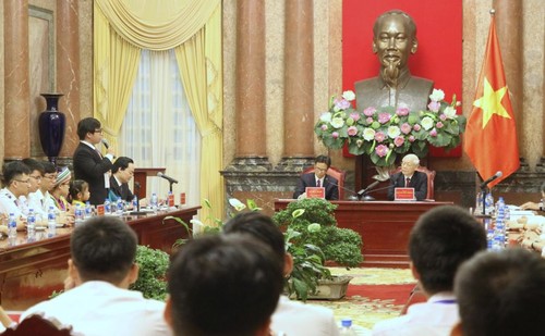 Le secrétaire général Nguyên Phu Trong: Un transmetteur de passion pour la jeune génération - ảnh 1