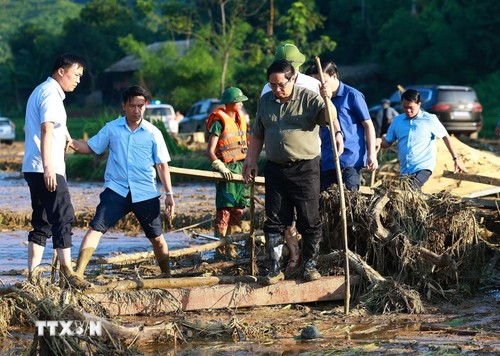 Typhon Yagi: Pham Minh Chinh se rend au hameau de Làng Nu - ảnh 1