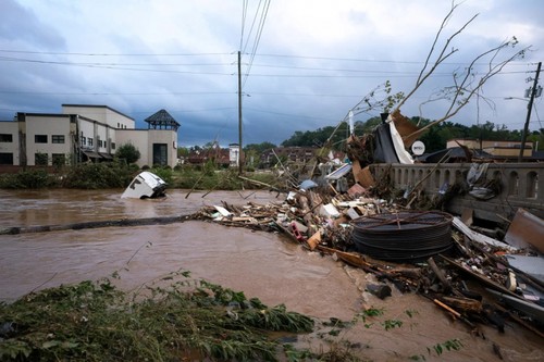 L’ouragan Helene ravage le sud-est des États-Unis: au moins 91 morts - ảnh 2