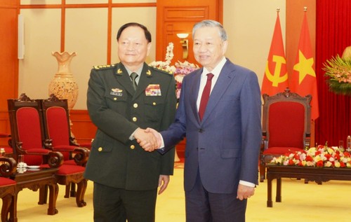 Tô Lâm reçoit le vice-président de la Commission militaire centrale de Chine - ảnh 1