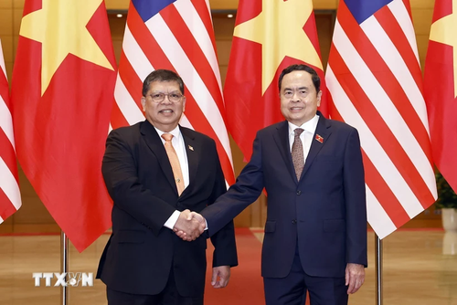 Fin de la visite officielle au Vietnam du Président de la Chambre des représentants de Malaisie - ảnh 1