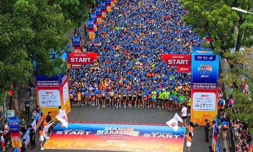 Hanoï accueille un marathon historique avec un nombre record de participants - ảnh 1