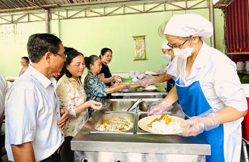 Repas d'amour, une initiative de la Croix-Rouge de Binh Duong - ảnh 2