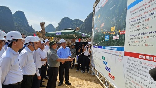 Pham Minh Chinh travaille avec les provinces de Cao Bang et Lang Son sur le projet d'autoroute Dông Dang - Trà Linh - ảnh 1