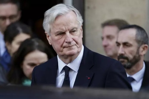 France: les oppositions accentuent la pression sur Michel Barnier - ảnh 1