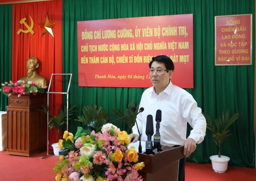 Thanh Hoa: Le président Luong Cuong visite le poste-frontière de Bat Mot - ảnh 1