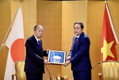 Renforcement des liens entre le Vietnam et le Japon: Trân Thanh Mân rencontre Nikai Toshihiro - ảnh 1