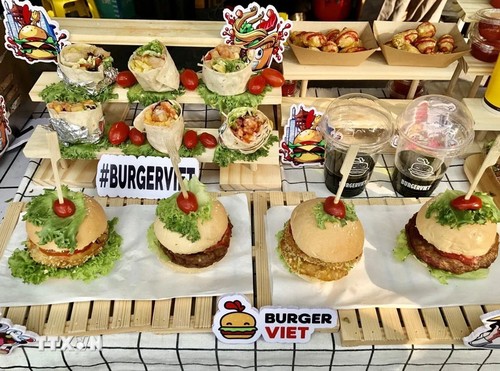 Hô Chi Minh-ville célèbre le 3ᵉ Festival du Bánh Mì vietnamien - ảnh 1