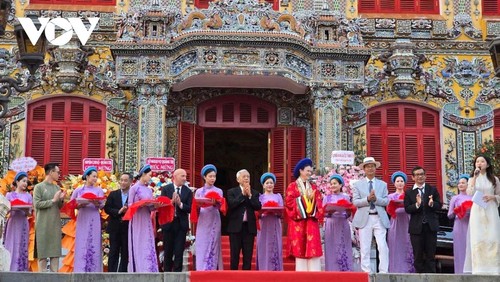 Les peintures de l’empereur Hàm Nghi exposées au palais Kiên Trung - ảnh 1