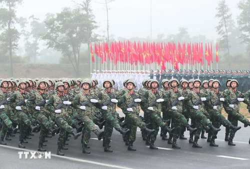 50e anniversaire de la réunification nationale: le Vietnam invite trois autres armées à se joindre à sa parade - ảnh 1