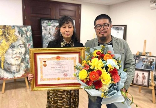 L’artiste du peuple Kim Dung, une voix d’or de la récitation poétique - ảnh 2