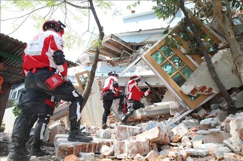 Séisme au Myanmar: près de 2.900 morts, l’aide entravée par les conflits - ảnh 1