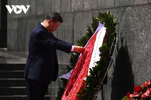 Xi Jinping et Tô Lâm rendent hommage à l’héritage de Hô Chi Minh - ảnh 2