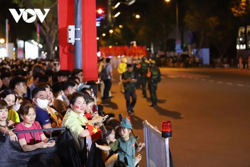 50e anniversaire de la réunification nationale: première répétition  - ảnh 2
