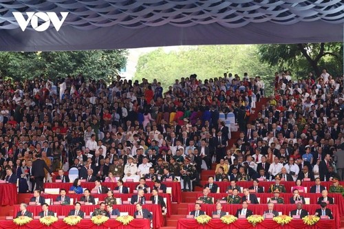 Hô Chi Minh-Ville célèbre en grand le 50e anniversaire de la réunification - ảnh 2
