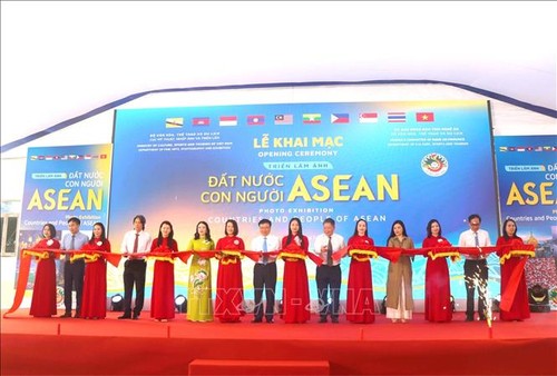 Nghê An accueille l’exposition «Pays et peuples de l’ASEAN» - ảnh 1