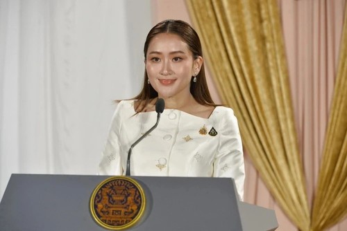 La Première ministre thaïlandaise entame sa visite au Vietnam - ảnh 1
