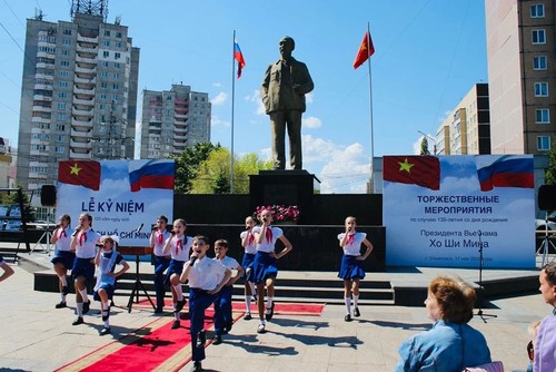 Le 135e anniversaire de Hô Chi Minh célébré à l’étranger - ảnh 1