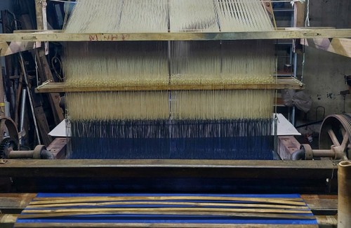 Lê Dang Toàn, dernier artisan du tissage de “the” dans le village centenaire de La Khê - ảnh 2