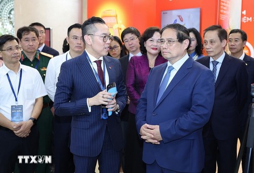 Transformation numérique: Pham Minh Chinh plaide pour un secteur bancaire innovant et connecté - ảnh 1