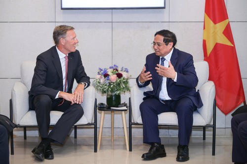 Pham Minh Chinh rencontre les responsables de plusieurs groupes français  - ảnh 1