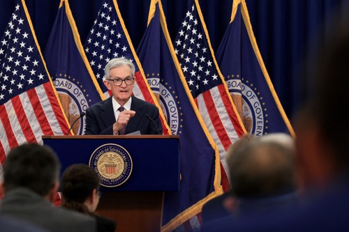 La Fed maintient ses taux et prévoit deux baisses en 2025  - ảnh 1