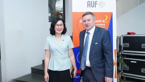 Hanoï accueille la première finale Asie-Pacifique du concours “Ma thèse en 180 secondes” - ảnh 3