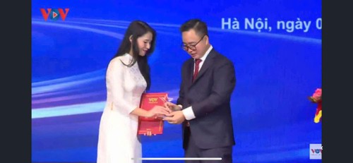 Prix “Étoiles de septembre”: la Voix du Vietnam distingue ses meilleurs journalistes  - ảnh 2