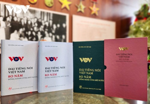 Publication du livre “La Voix du Vietnam - 80 ans aux côtés du pays” - ảnh 3