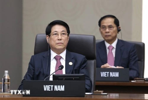 Le président Luong Cuong participe à la deuxième séance du 32e Sommet des dirigeants de l’APEC - ảnh 2