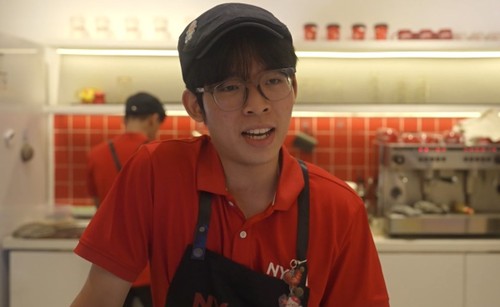 Vie nocturne à Hanoï: quand les cafés deviennent havres de paix - ảnh 3