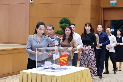 Le gouvernement vietnamien lance une campagne de solidarité en faveur des victimes des inondations - ảnh 2