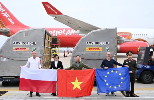 Le Vietnam reçoit une aide humanitaire polonaise pour les sinistrés de Dak Lak - ảnh 1