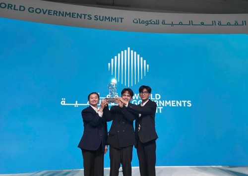 Des étudiants vietnamiens décrochent l’argent mondial grâce à une IA pour malentendants - ảnh 1