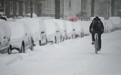 Les intempéries continuent d'affecter plusieurs pays européens - ảnh 1