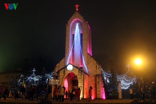 Жители Шапы продают товары в холодную погоду - ảnh 14