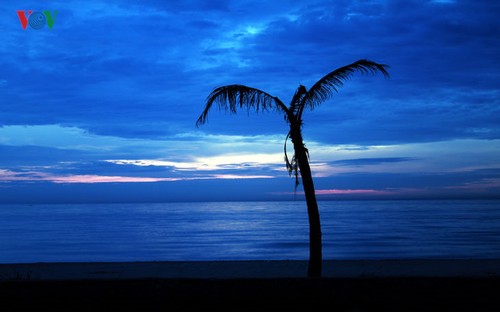 Заря над рыбачьим селом Лангко - ảnh 1