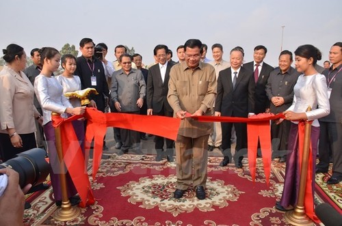 Inauguration de l’avenue Phnom Penh - Hanoi - ảnh 1