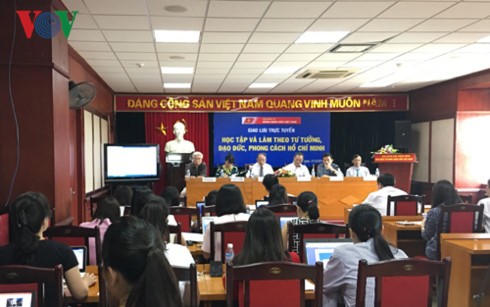 Suivre l’exemple de Ho Chi Minh pour contrer la dégradation idéologique  - ảnh 1