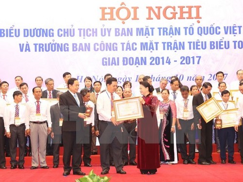 Conférence honorant des cadres du Front de la patrie du Vietnam - ảnh 1