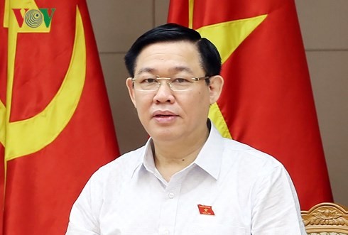 Vuong Dinh Huê préside une réunion sur le développement des PME - ảnh 1