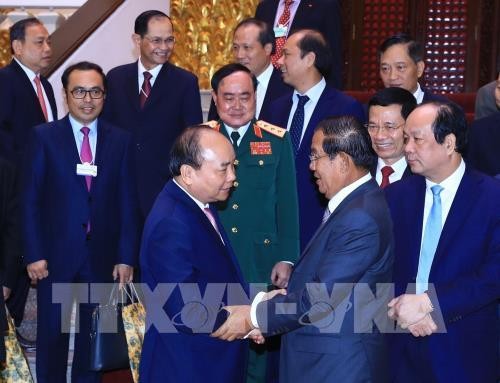 Nguyên Xuân Phuc reçoit son homologue cambodgien Hunsen - ảnh 1