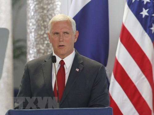 Mike Pence appelle les diplomates américains à promouvoir l’immigration légale - ảnh 1