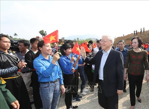 Nguyên Phu Trong à la fête de plantation d’arbres - ảnh 1