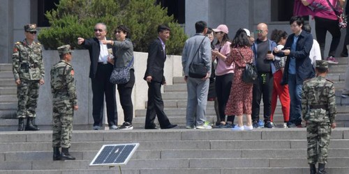 Deux Corées: des touristes de nouveau en visite dans le village de la trêve - ảnh 1