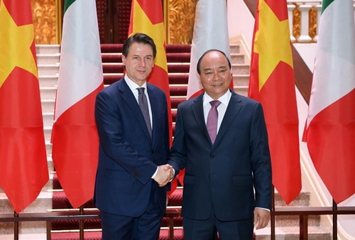 Giuseppe Conte achève sa visite au Vietnam  - ảnh 1