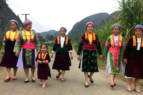 Les costumes des femmes Mông - ảnh 1